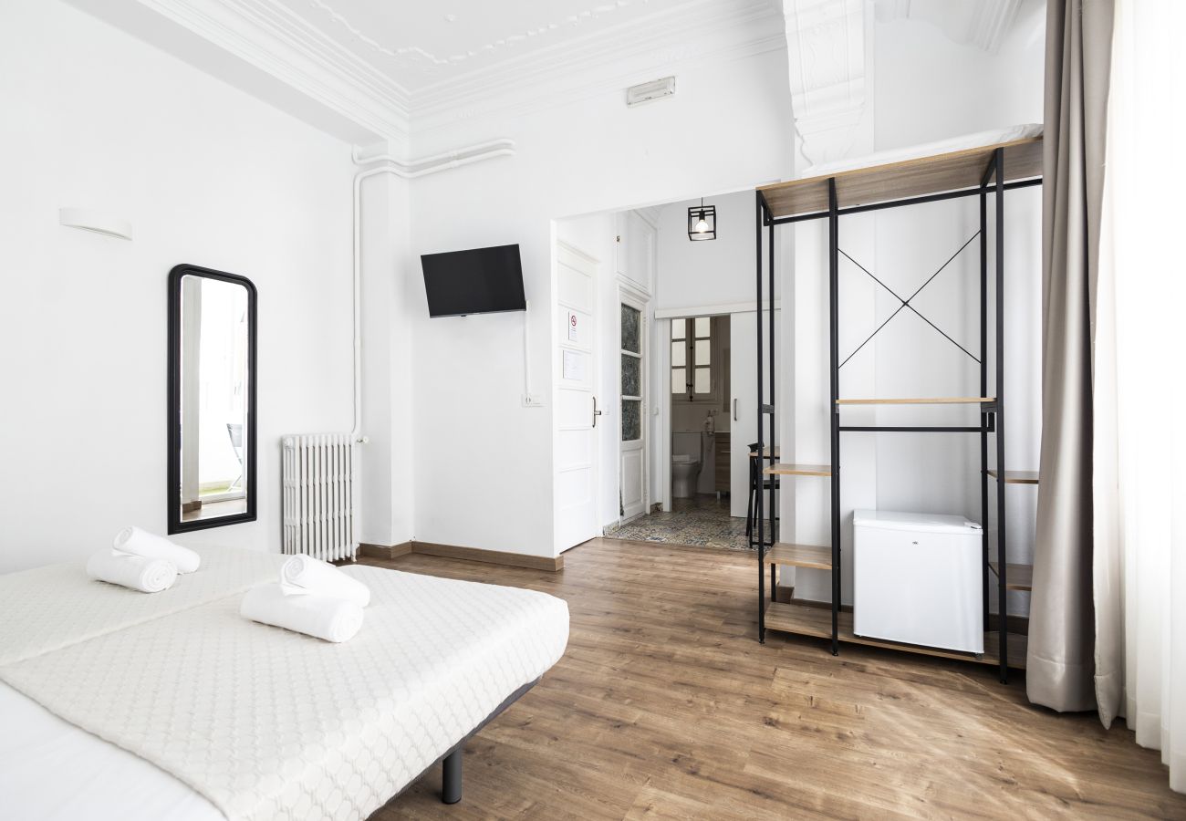 Alquiler por habitaciones en Valencia - Habitación doble superior con baño privado Alquiler por habitaciones en Valencia - Habitación doble superior con baño privado
