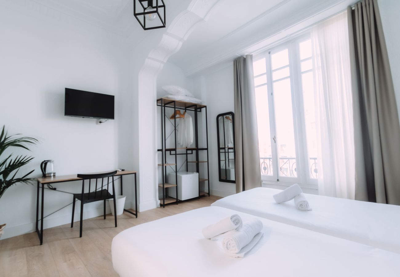 Alquiler por habitaciones en Valencia - Habitación doble con baño compartido Alquiler por habitaciones en Valencia - Habitación doble con baño compartido