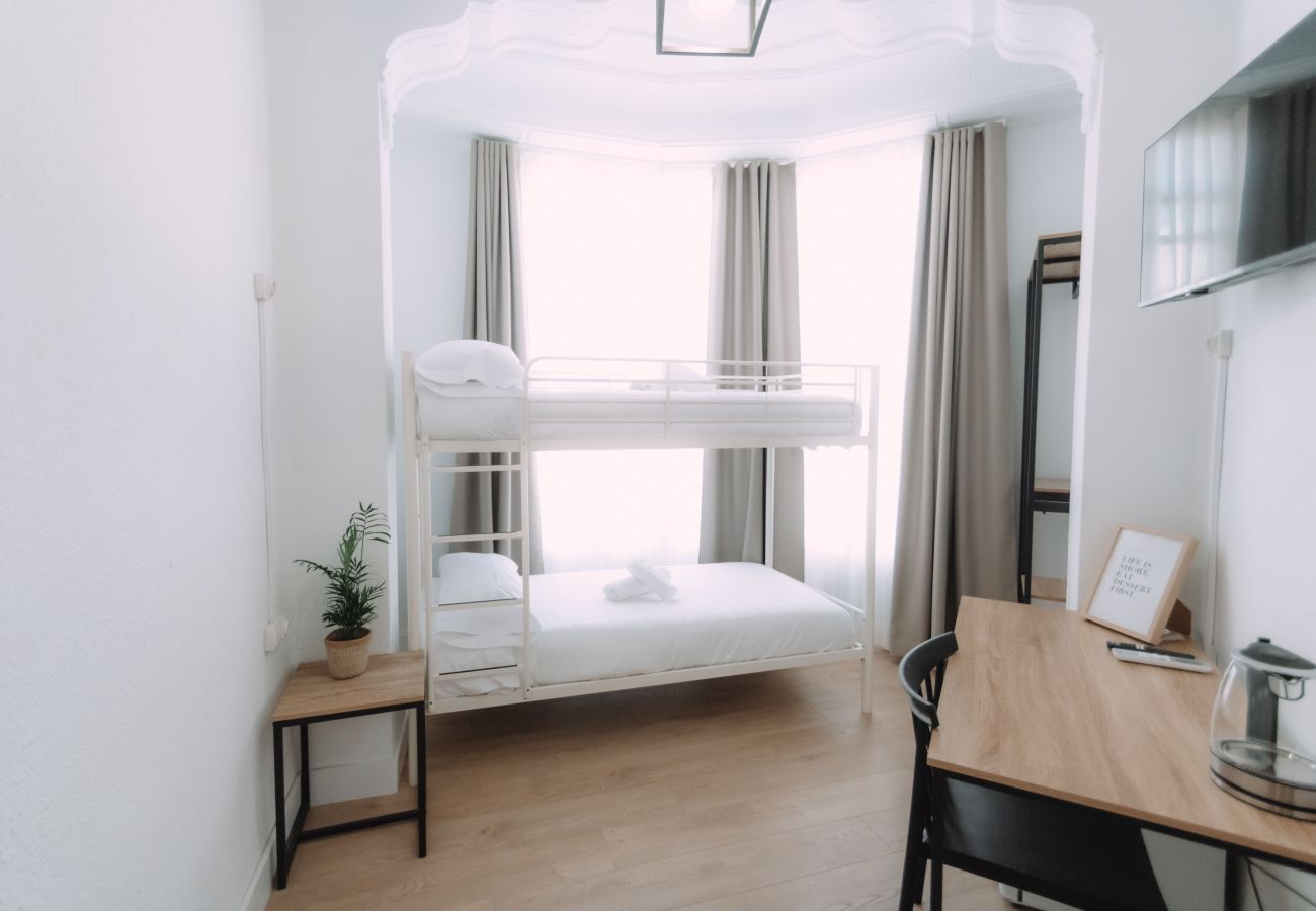 Alquiler por habitaciones en Valencia - Habitación doble con litera y baño compartido Alquiler por habitaciones en Valencia - Habitación doble con litera y baño compartido