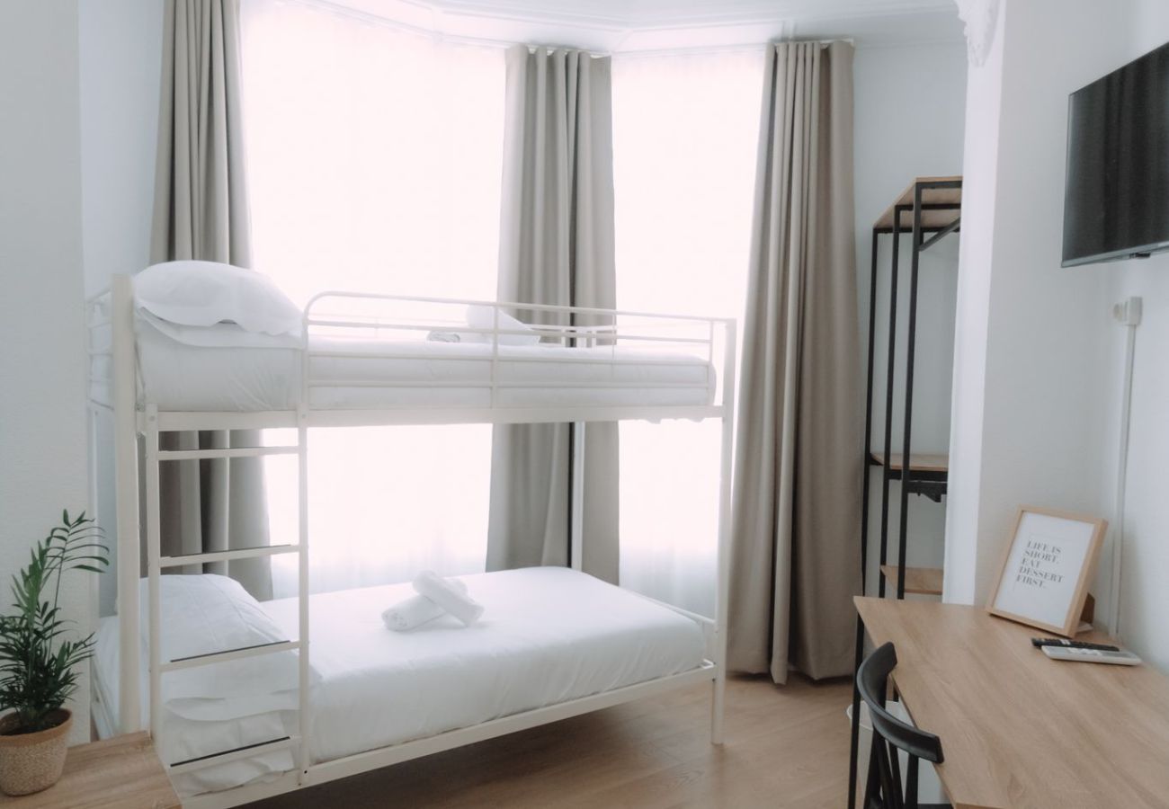 Alquiler por habitaciones en Valencia - Habitación doble con litera y baño compartido Alquiler por habitaciones en Valencia - Habitación doble con litera y baño compartido