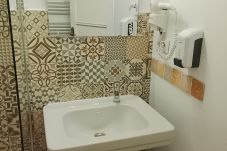 Alquiler por habitaciones en Valencia - Habitación triple con baño privado externo