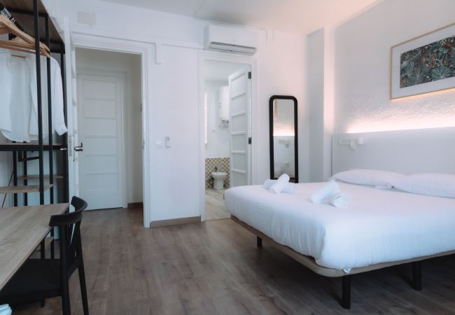 Rent by room in Valencia - Superior double room with private bathroom Rent by room in Valencia - Superior double room with private bathroom