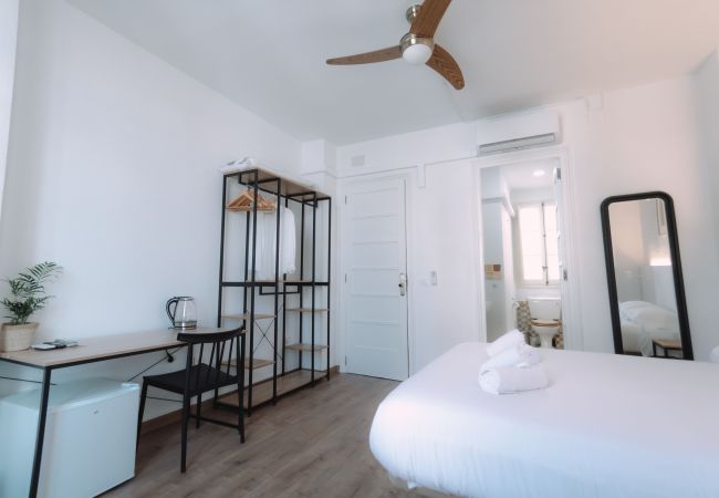 Rent by room in Valencia - Superior double room with private bathroom Rent by room in Valencia - Superior double room with private bathroom