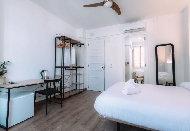 Rent by room in Valencia - Superior double room with private bathroom Rent by room in Valencia - Superior double room with private bathroom