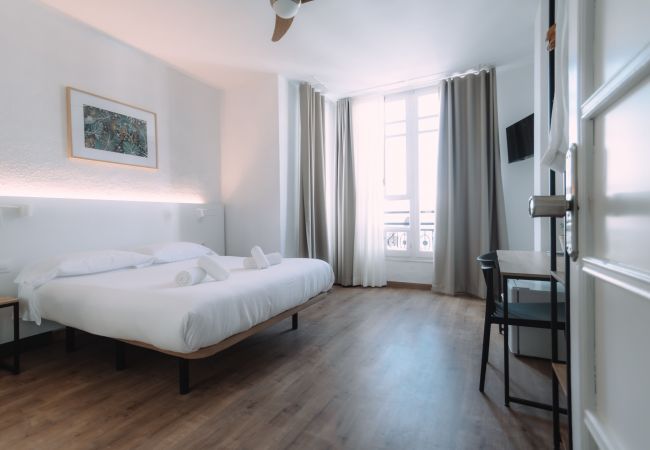 Rent by room in Valencia - Superior double room with private bathroom Rent by room in Valencia - Superior double room with private bathroom