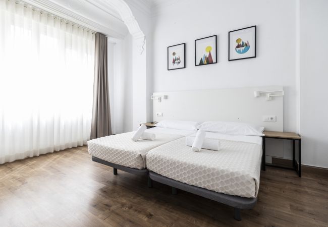 Rent by room in Valencia - Superior double room with private bathroom Rent by room in Valencia - Superior double room with private bathroom