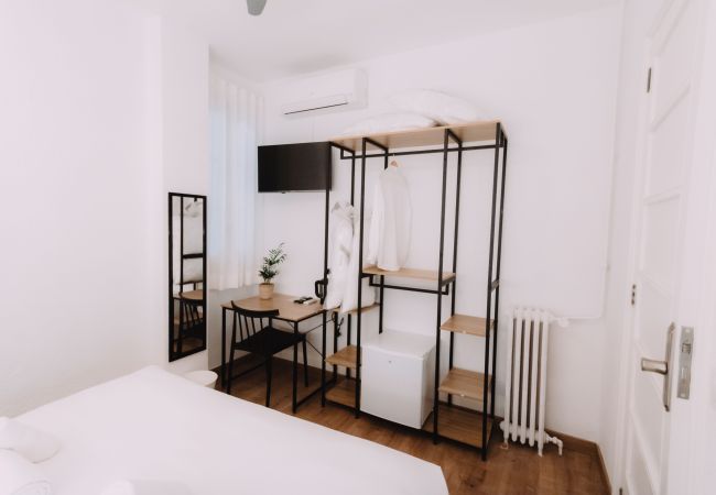 Rent by room in Valencia - Double room with shared bathroom Rent by room in Valencia - Double room with shared bathroom