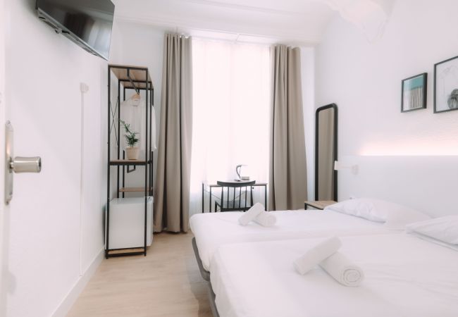 Rent by room in Valencia - Double room with shared bathroom Rent by room in Valencia - Double room with shared bathroom