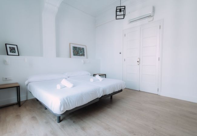 Rent by room in Valencia - Double room with shared bathroom Rent by room in Valencia - Double room with shared bathroom