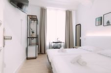 Rent by room in Valencia / València - Double room with shared bathroom