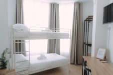 Rent by room in Valencia / València - Double room with bunk beds and shared bathroom