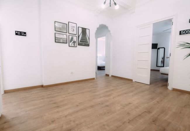 Rent by room in Valencia - Triple room with private external bathroom  Rent by room in Valencia - Triple room with private external bathroom