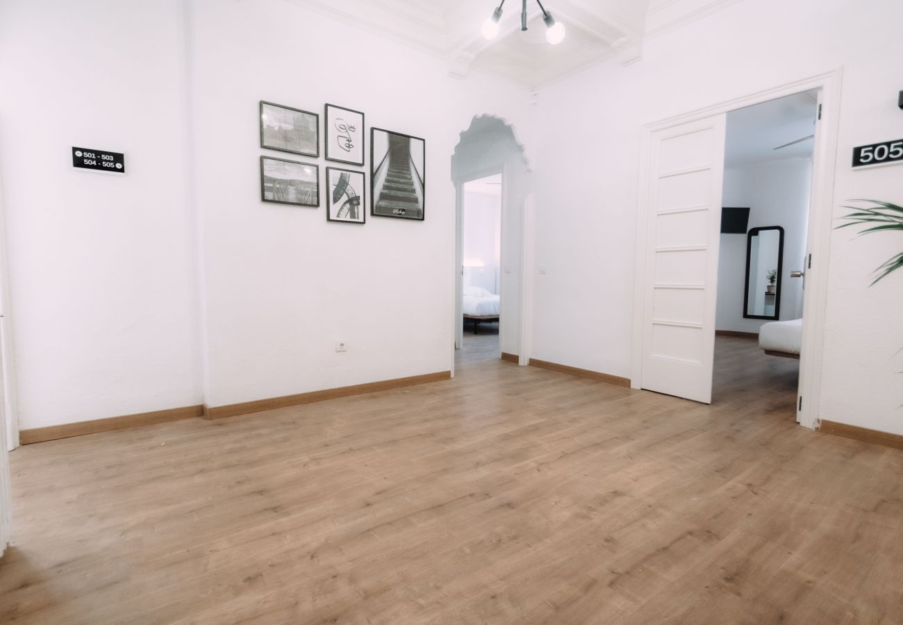 Rent by room in Valencia / València - Triple room with private external bathroom  Rent by room in Valencia / València - Triple room with private external bathroom