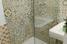 Rent by room in Valencia / València - Triple room with private external bathroom 