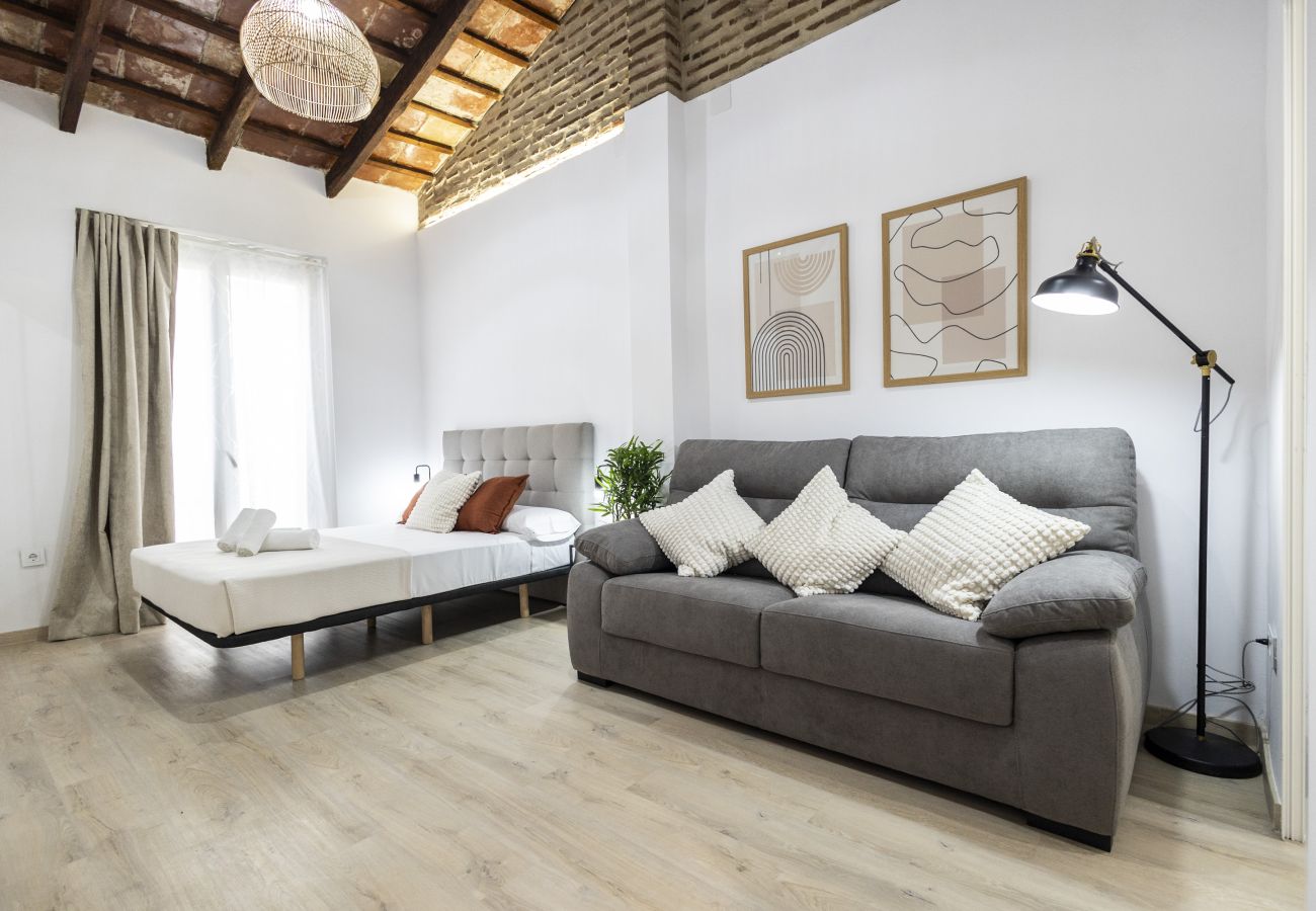 Studio in Valencia / València - Escalante Suite by Concept Flats