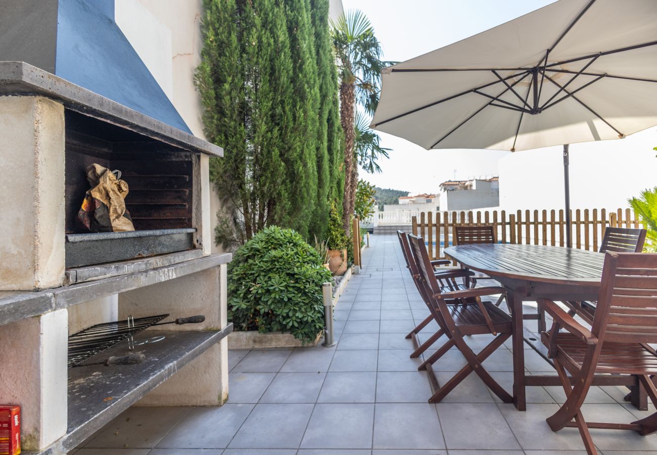 House in Navajas - Casa Potelos by Concept Flats House in Navajas - Casa Potelos by Concept Flats