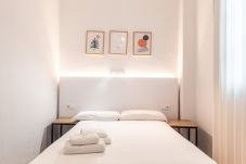 Rent by room in Valencia / València - Double room with a double bed and shared bathroom