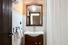 Rent by room in Venta del Moro - Hoces del Cabriel Rural Accommodation – Double bed + bunk bed