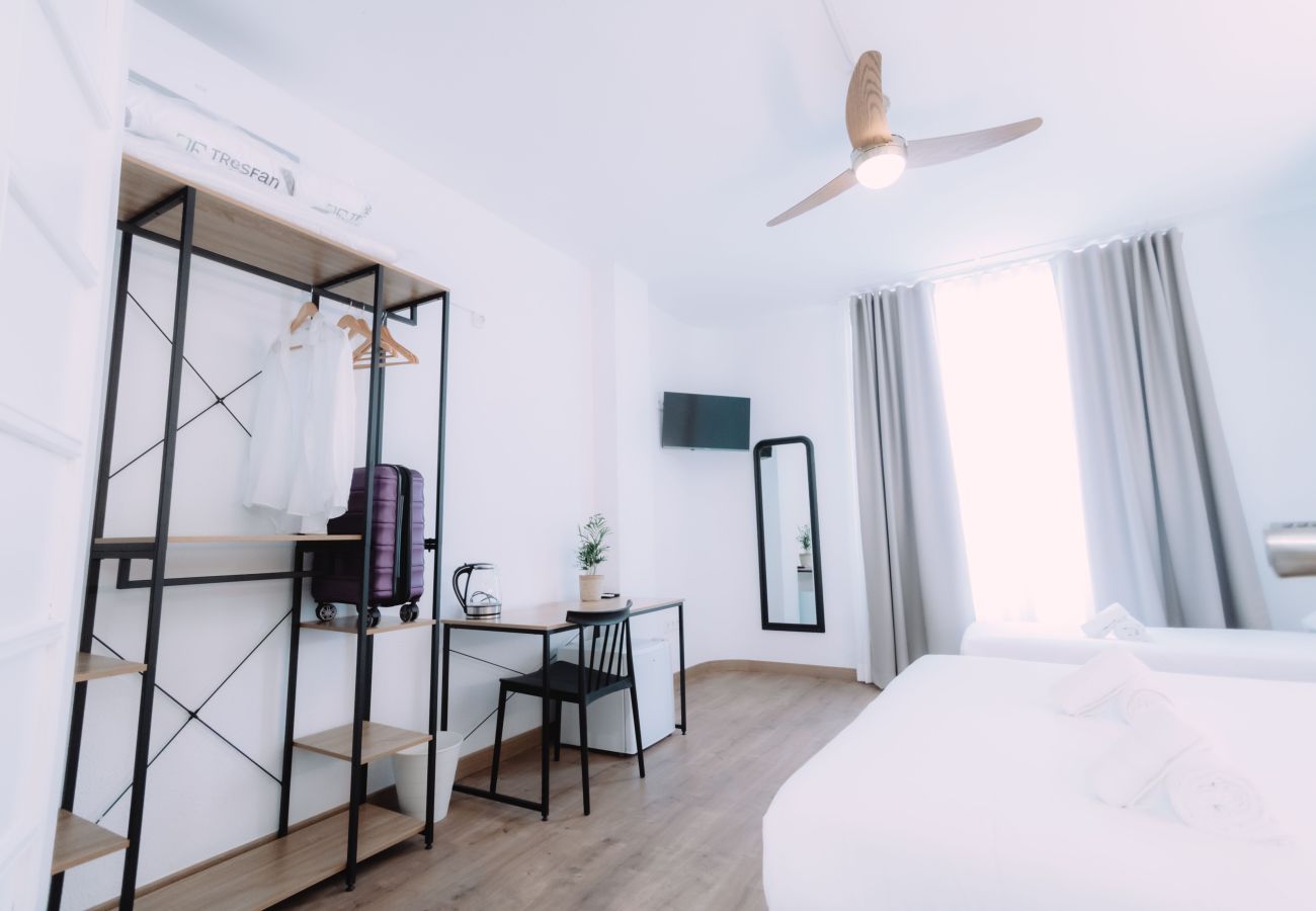 Affitto per camere a Valencia / València - Camera tripla con bagno privato esterno Affitto per camere a Valencia / València - Camera tripla con bagno privato esterno
