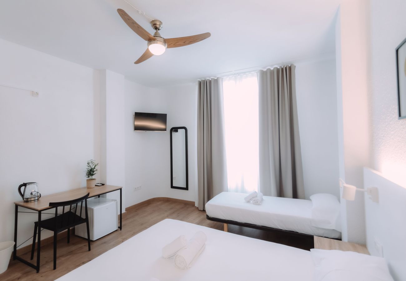 Affitto per camere a Valencia / València - Camera tripla con bagno privato esterno Affitto per camere a Valencia / València - Camera tripla con bagno privato esterno